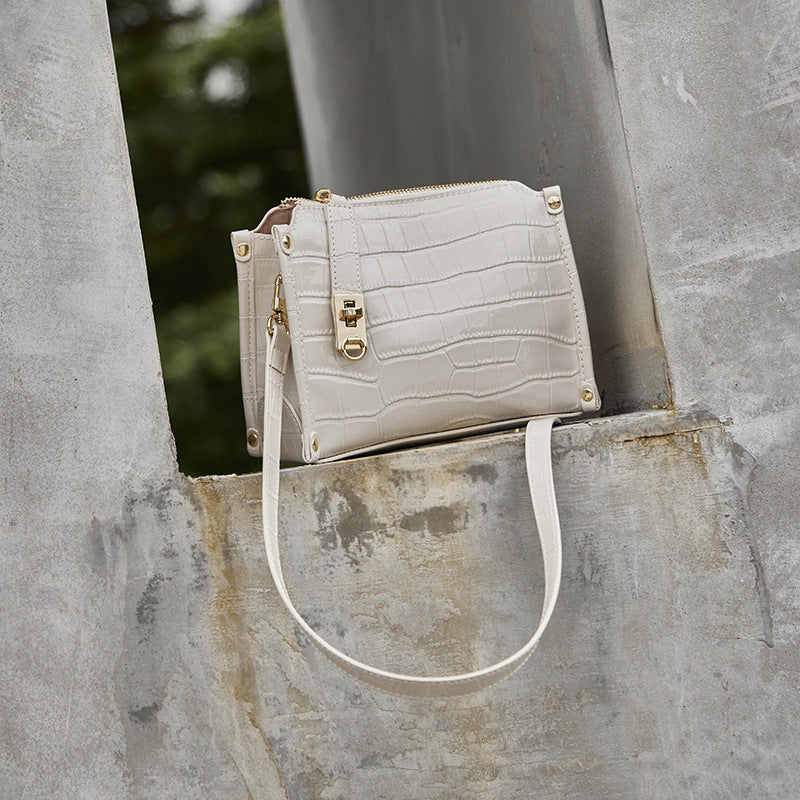 Vintage Schultertasche mit Griff aus glänzendem Krokodilleder