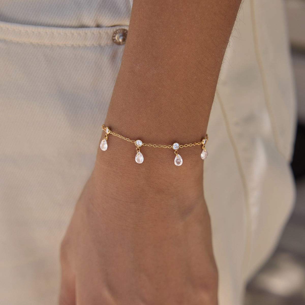 Elegant Radiant Fluid Pear Droplet Bracelet