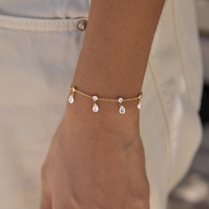 Elegant Radiant Fluid Pear Droplet Bracelet