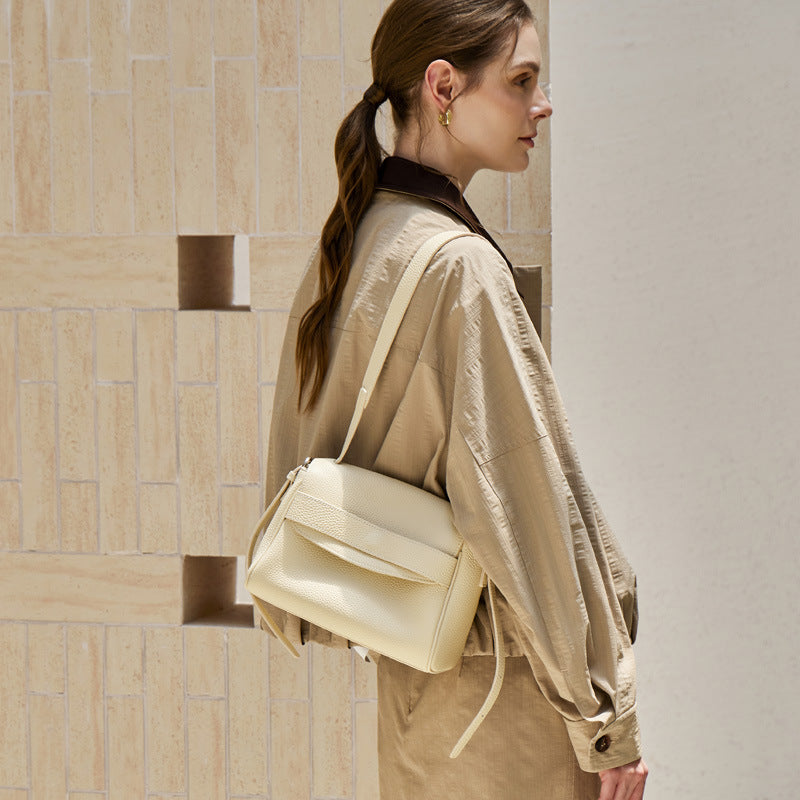 Sac bandoulière à rabat en cuir véritable grain litchi avec bandoulière réglable