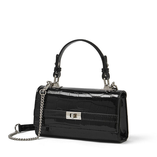 Bolso clutch sobre vintage de cuero genuino con acabado brillante tipo cocodrilo