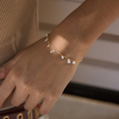 Elegant Radiant Fluid Pear Droplet Bracelet