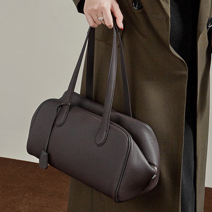 حقيبة مودرن إيست-ويست جلد طبيعي | حقيبة بولينغ بسيطة من جلد الحصى