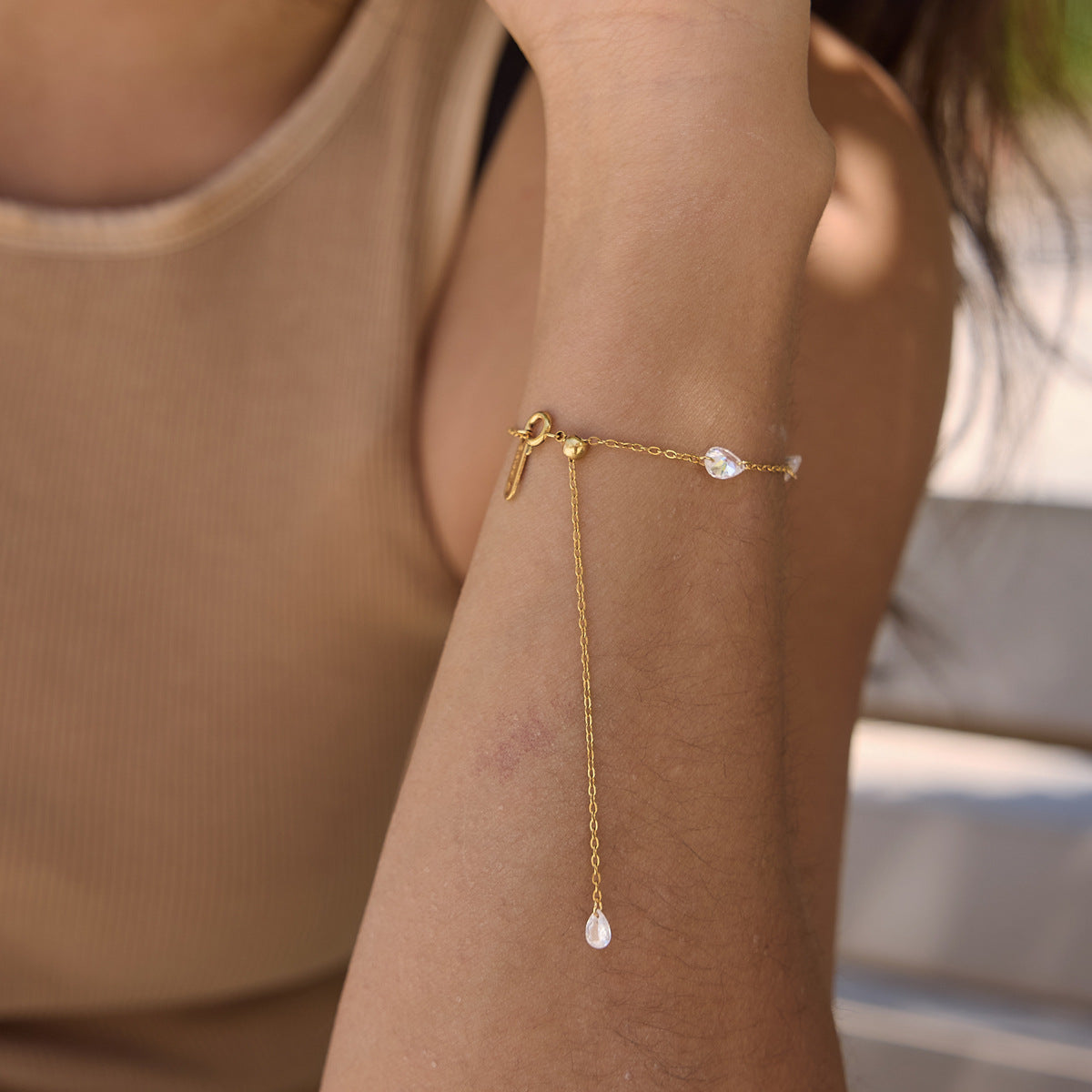 Elegant Radiant Fluid Pear Droplet Bracelet