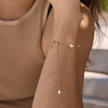 Elegant Radiant Fluid Pear Droplet Bracelet