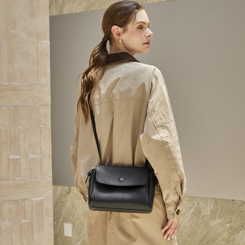 Sac bandoulière à rabat en cuir véritable grain litchi avec bandoulière réglable