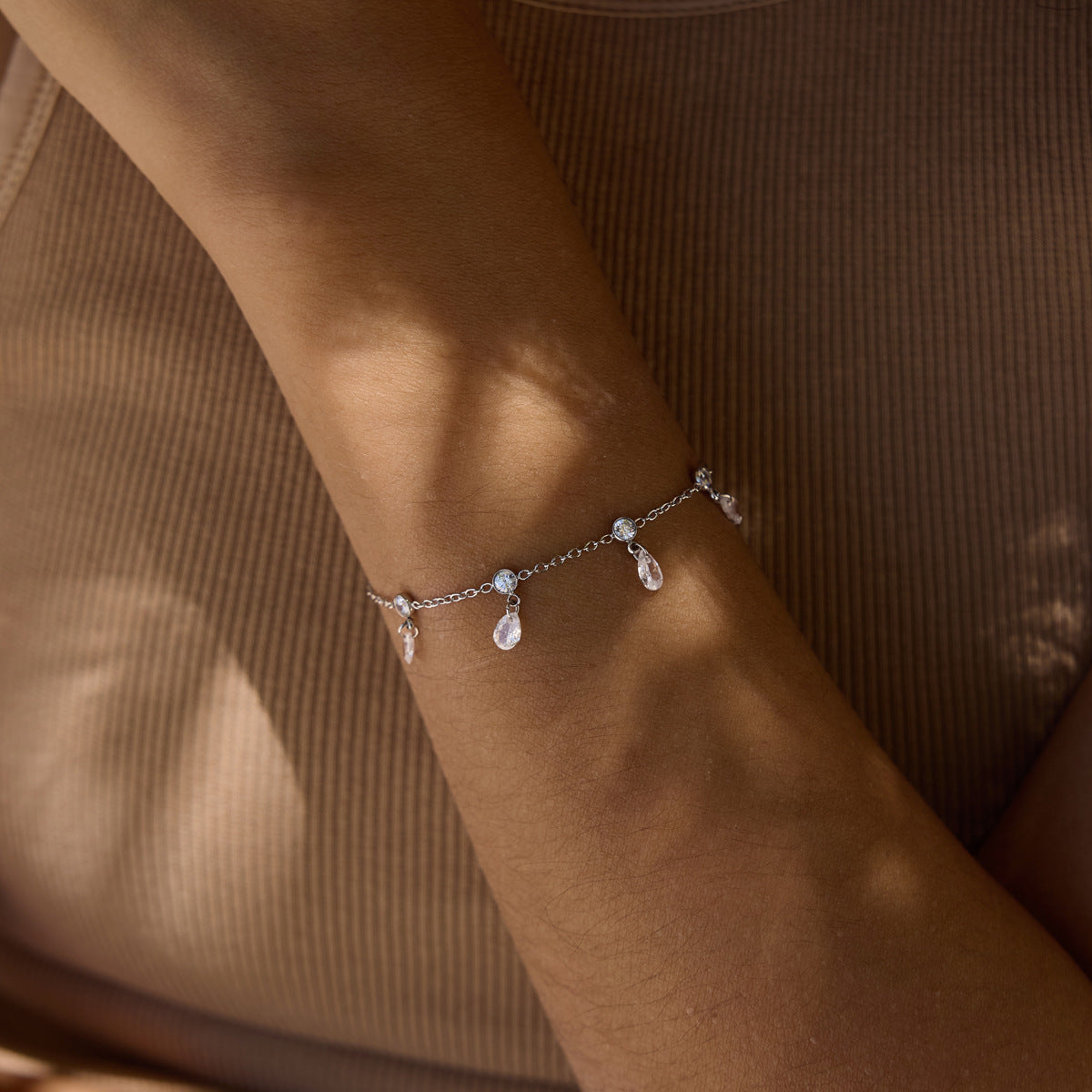 Elegant Radiant Fluid Pear Droplet Bracelet