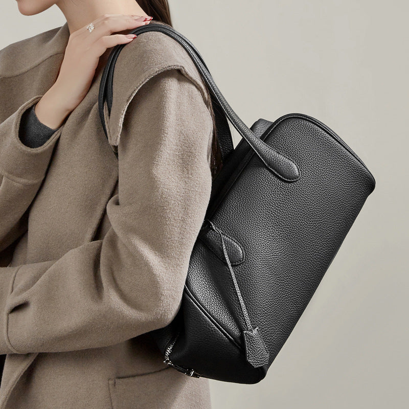 حقيبة مودرن إيست-ويست جلد طبيعي | حقيبة بولينغ بسيطة من جلد الحصى