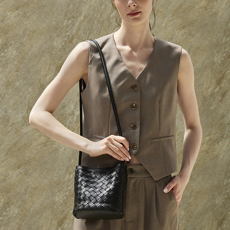 Handgefertigte gewebte Premium-weiche Echtleder-Schafsfell-Umhänge-Bucket Bag