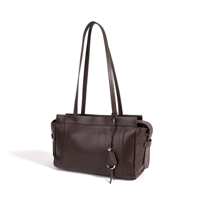 Zeitlose Clutch aus geschmeidigem Echtleder