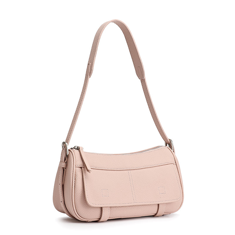 Borsa pochette baguette a patta in vera pelle martellata, dai toni delicati