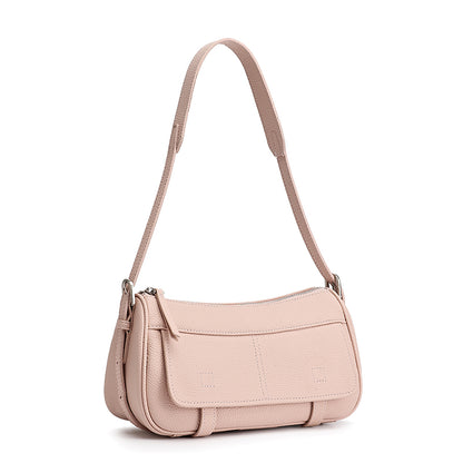 Borsa pochette baguette a patta in vera pelle martellata, dai toni delicati