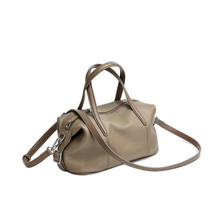 Borsa pochette a cuscino in vera pelle morbida dalla texture martellata