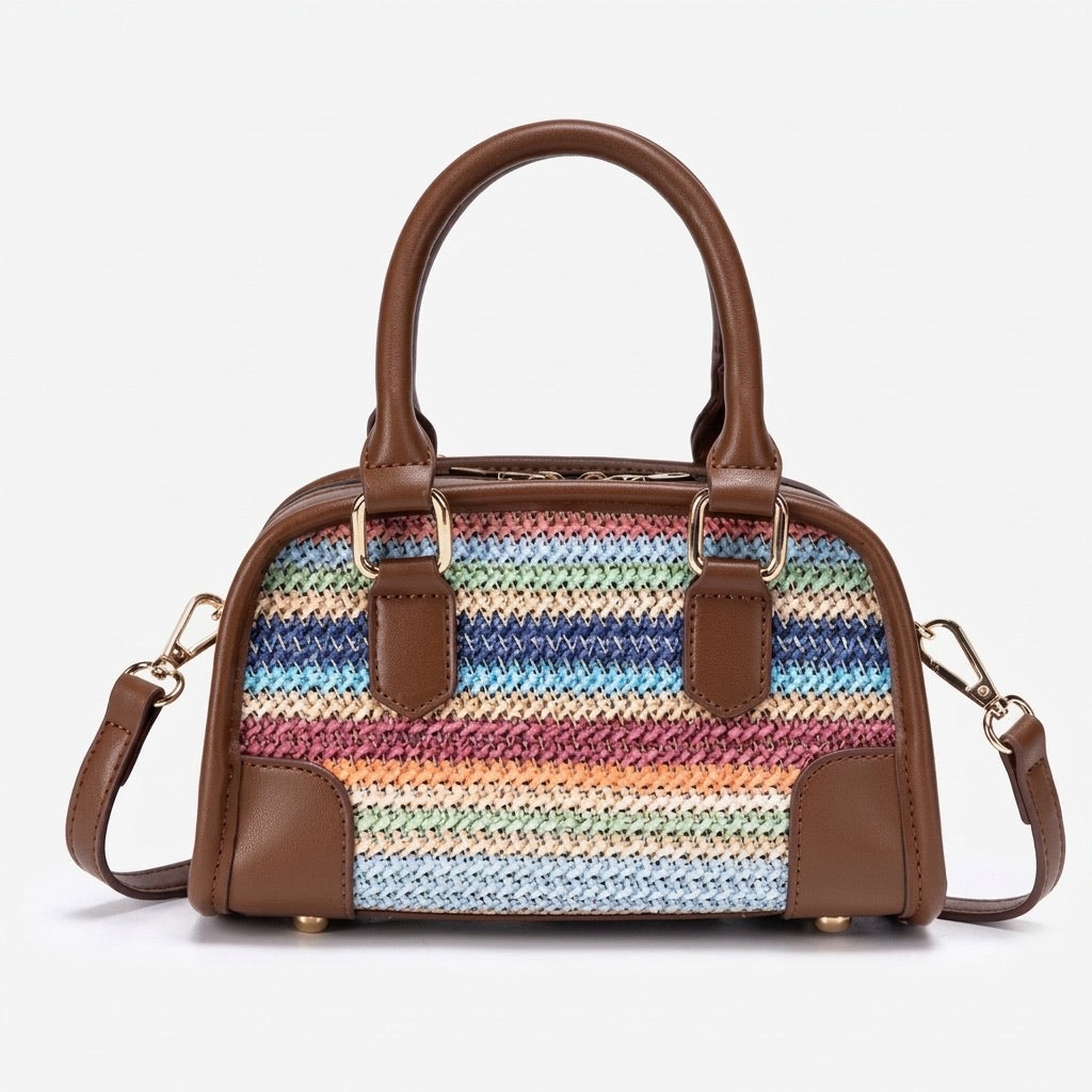 Borsa clutch Boston vivace a righe arcobaleno in ecopelle vegana con simpatico charm a forma di bassotto