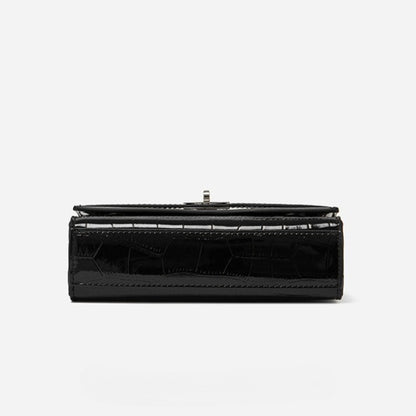 Bolso clutch sobre vintage de cuero genuino con acabado brillante tipo cocodrilo