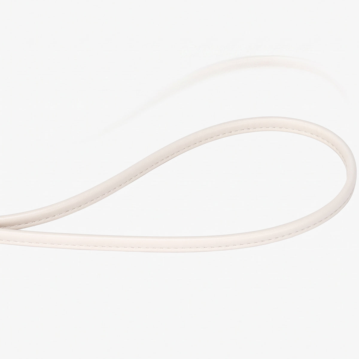 Mini sac bandoulière raffiné en cuir écologique végan avec jolie breloque