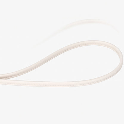 Mini sac bandoulière raffiné en cuir écologique végan avec jolie breloque
