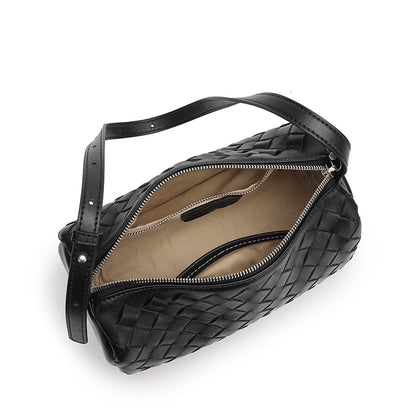 Minimalistische Baguette-Clutch aus gewebtem echtem Schafsleder  