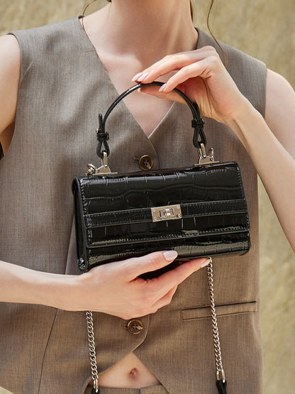 Bolso clutch sobre vintage de cuero genuino con acabado brillante tipo cocodrilo