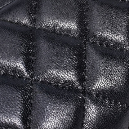 Borsa pochette raffinata con patta trapuntata in vera pelle di montone