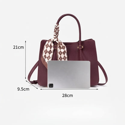 Moderne, schlanke Tote-Clutch aus veganem Öko-Leder  