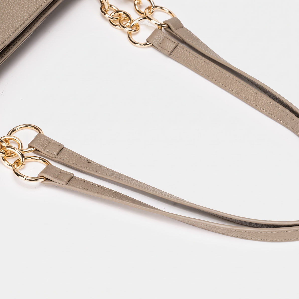 Borsa tote sofisticata e minimalista in ecopelle vegana martellata