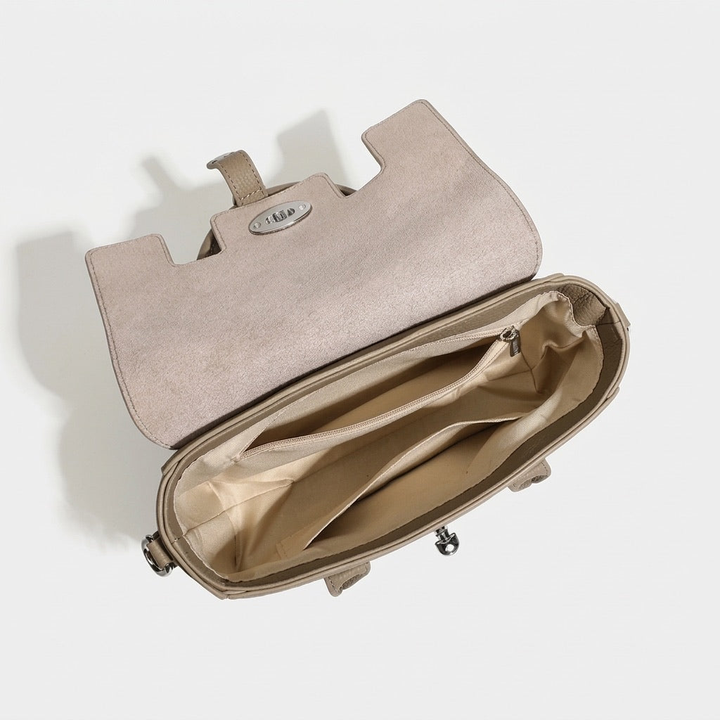 Borsa classica ed elegante a tracolla e spalla in vera pelle con patta