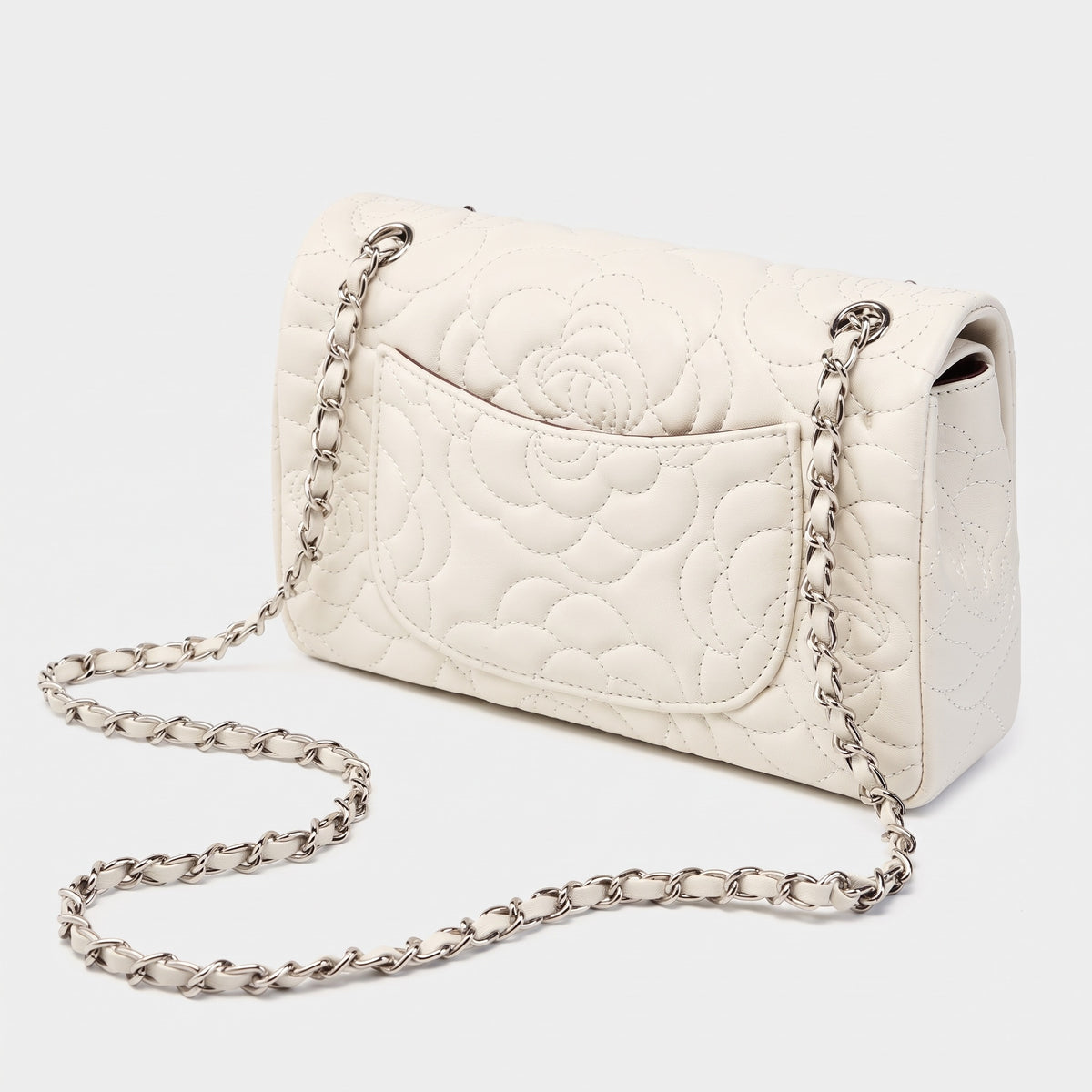 Geantă crossbody matlasată pentru femei, din piele naturală de oaie, cu lanț și model Camellia