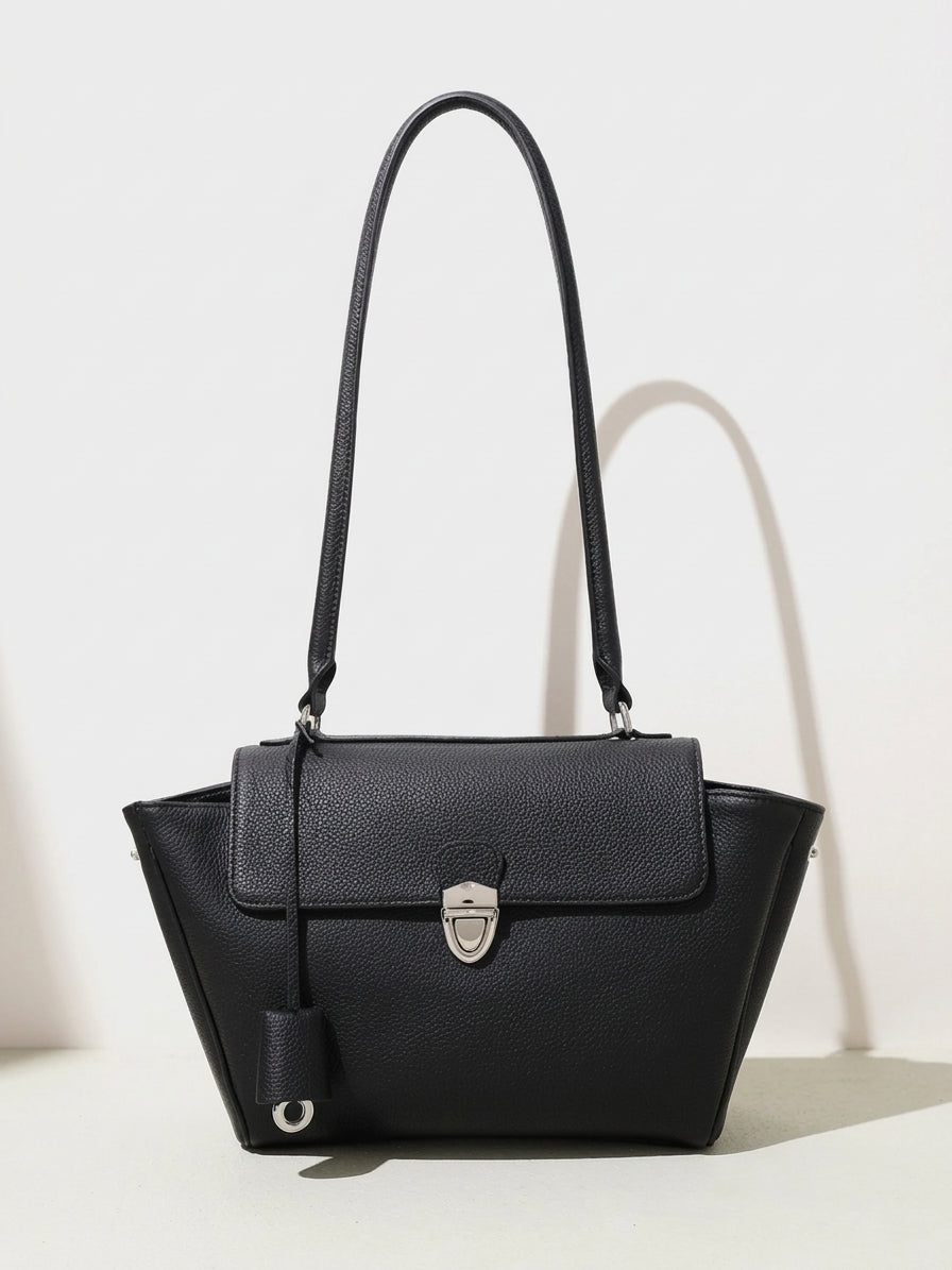 Geantă clutch tote cu clapetă și laterale evazate, din piele naturală granulată, în stil Quiet Luxe
