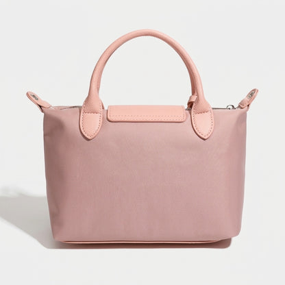 Borsa a tracolla e spalla chic e leggera in nylon a forma di fagottino