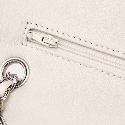 Geantă crossbody matlasată pentru femei, din piele naturală de oaie, cu lanț și model Camellia