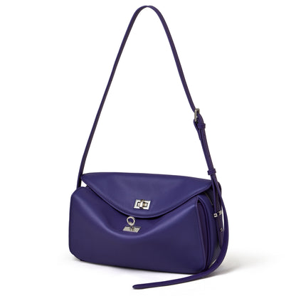 Borsa pochette a busta con patta, in vera pelle opaca e setosa