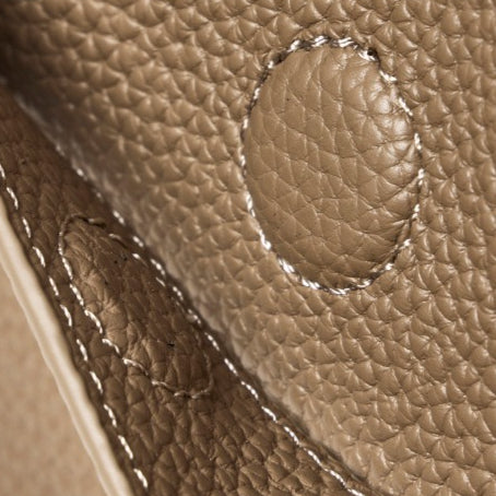Sac bandoulière à rabat en cuir véritable grain litchi avec bandoulière réglable