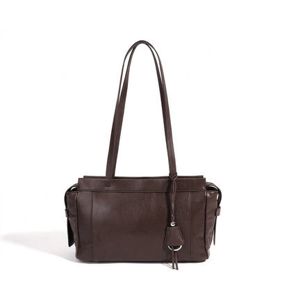 Zeitlose Clutch aus geschmeidigem Echtleder