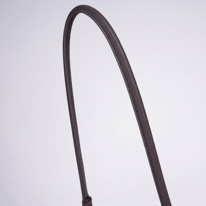 Geantă clutch tote cu clapetă și laterale evazate, din piele naturală granulată, în stil Quiet Luxe