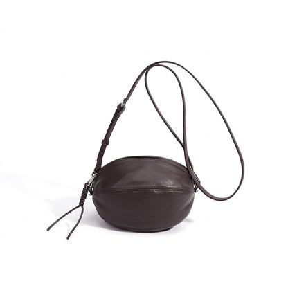 Moderne, geschmeidige ovale Rugby-Clutch aus echtem Lammleder