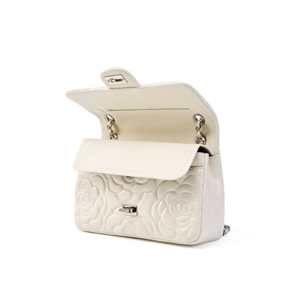 Geantă crossbody matlasată pentru femei, din piele naturală de oaie, cu lanț și model Camellia