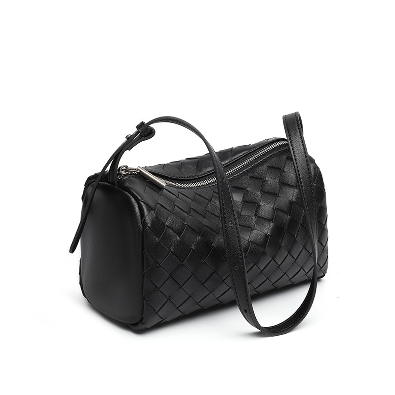 Minimalistische Baguette-Clutch aus gewebtem echtem Schafsleder  