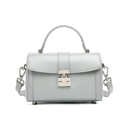 Bolso de mano tipo clutch cilíndrico de cuero genuino con estilo chic  