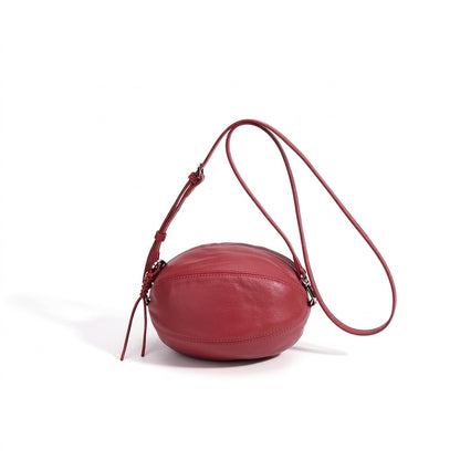 Moderne, geschmeidige ovale Rugby-Clutch aus echtem Lammleder
