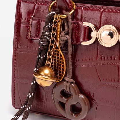 Borsa pochette raffinata in ecopelle vegana lucida con stampa effetto coccodrillo, con charm chic
