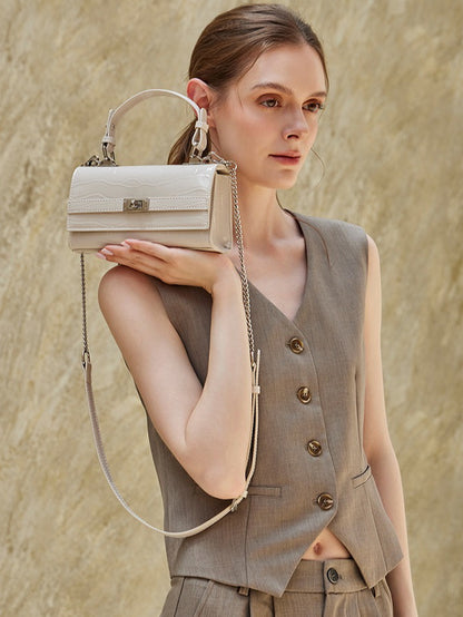 Bolso clutch sobre vintage de cuero genuino con acabado brillante tipo cocodrilo