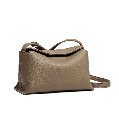 Borsa a tracolla di nicchia artigianale in vera pelle con chiusura magnetica nascosta