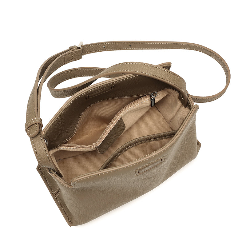 Borsa a tracolla di nicchia artigianale in vera pelle con chiusura magnetica nascosta