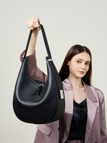 Borsa a tracolla a mezzaluna minimalista in vera pelle