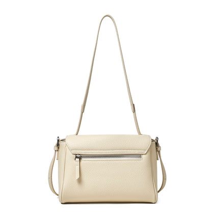 Borsa a tracolla con patta in vera pelle effetto litchi e tracolla regolabile