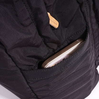 Minimalistischer geräumiger Nylon-Rucksack mit Reißverschluss