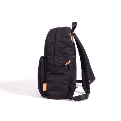 Minimalistischer geräumiger Nylon-Rucksack mit Reißverschluss