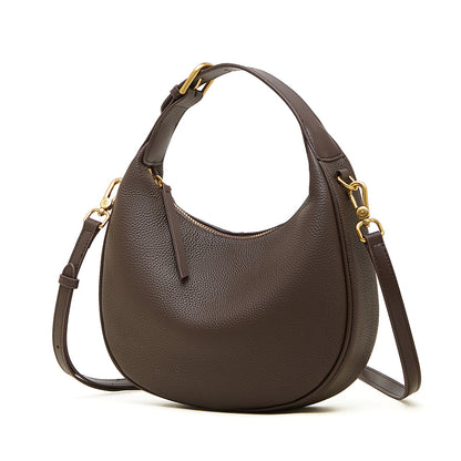 Borsa minimalista a spalla e tracolla a mezzaluna in vera pelle martellata