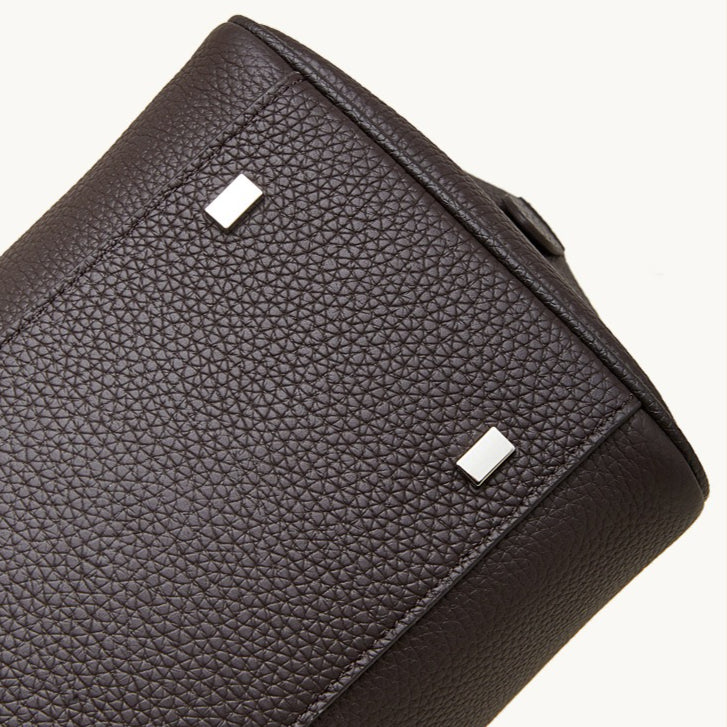 حقيبة مودرن إيست-ويست جلد طبيعي | حقيبة بولينغ بسيطة من جلد الحصى